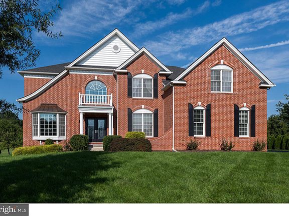 2nd image of 1018 Powell Ct