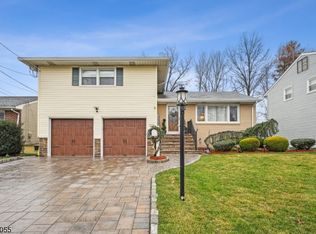 872 Greenwich Ln, Union, NJ 07083