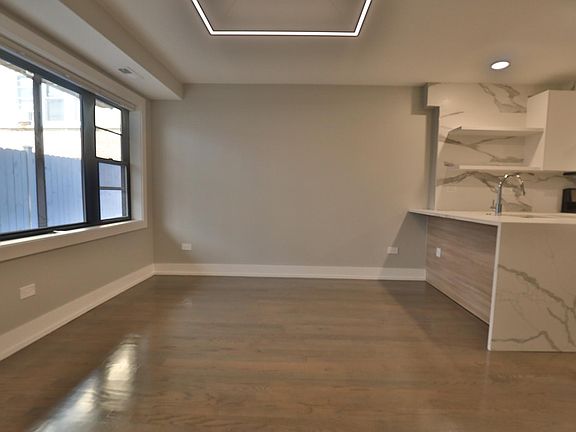 4th image of 4417 N Ashland Ave #201