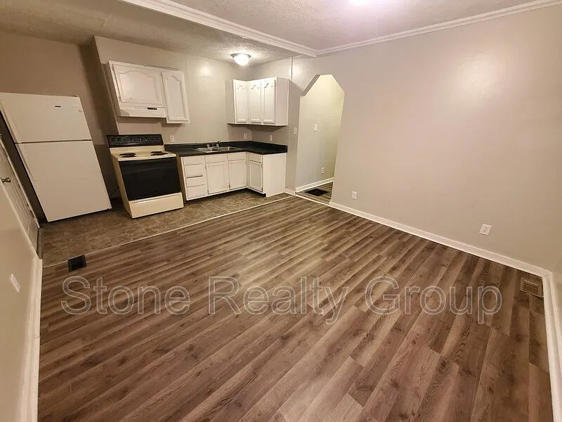 1 bed, 1.0 bath, $585 — Photo 3