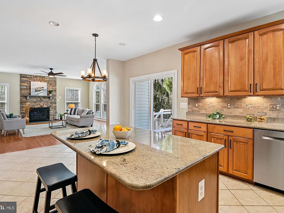 1st image of 614 Crawfords Ridge Rd