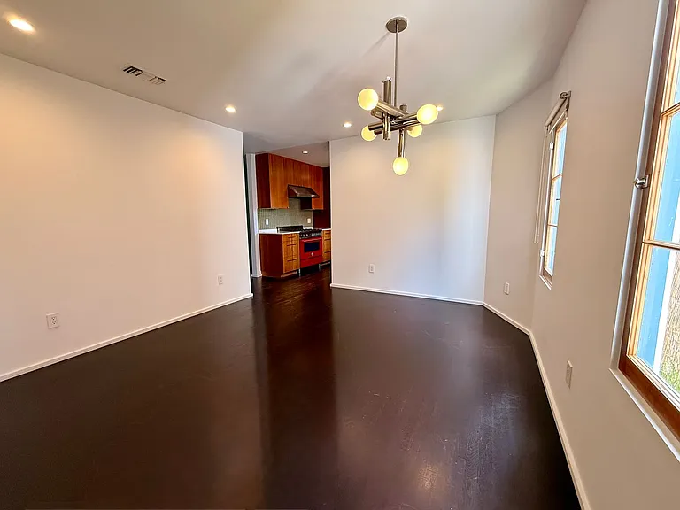 4246 Lexington Ave — Photo 9
