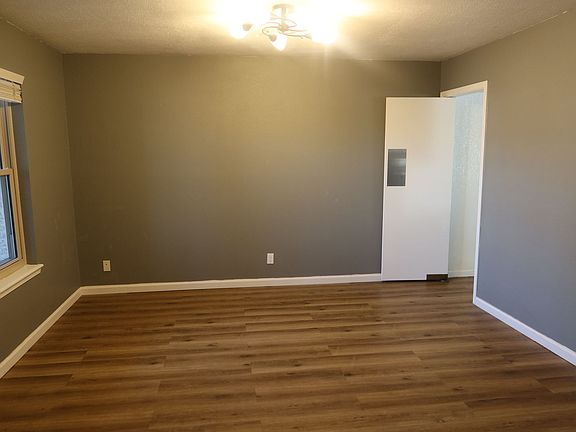 3rd image of 6604 Amposta Dr