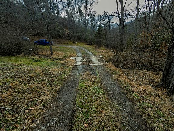 3rd image of 533 Orange Dr