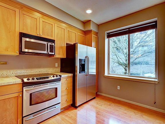 5th image of 348 Shangri La Way NW
