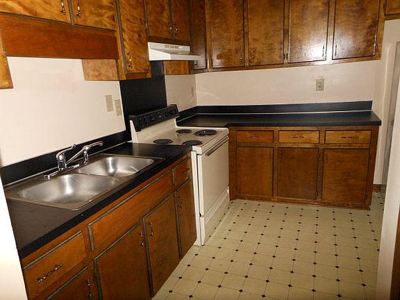 5th image of 913 Sterling Dr