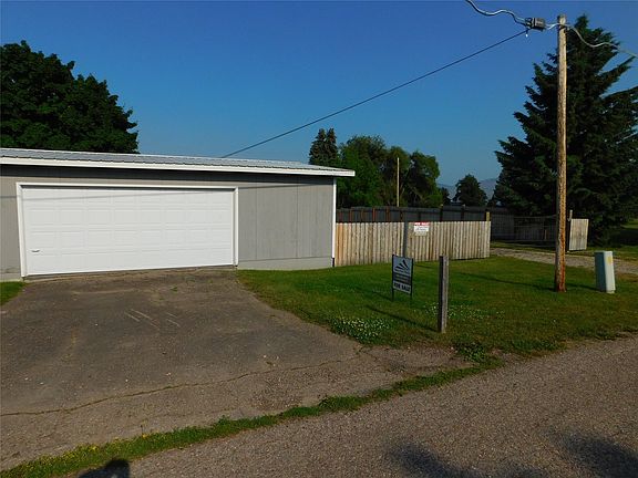 3rd image of 793 Bayview Dr