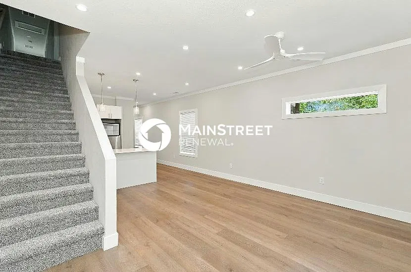 1163 E Oleander St — Photo 2