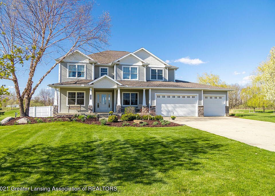1st image of 121 Twin Ponds Dr