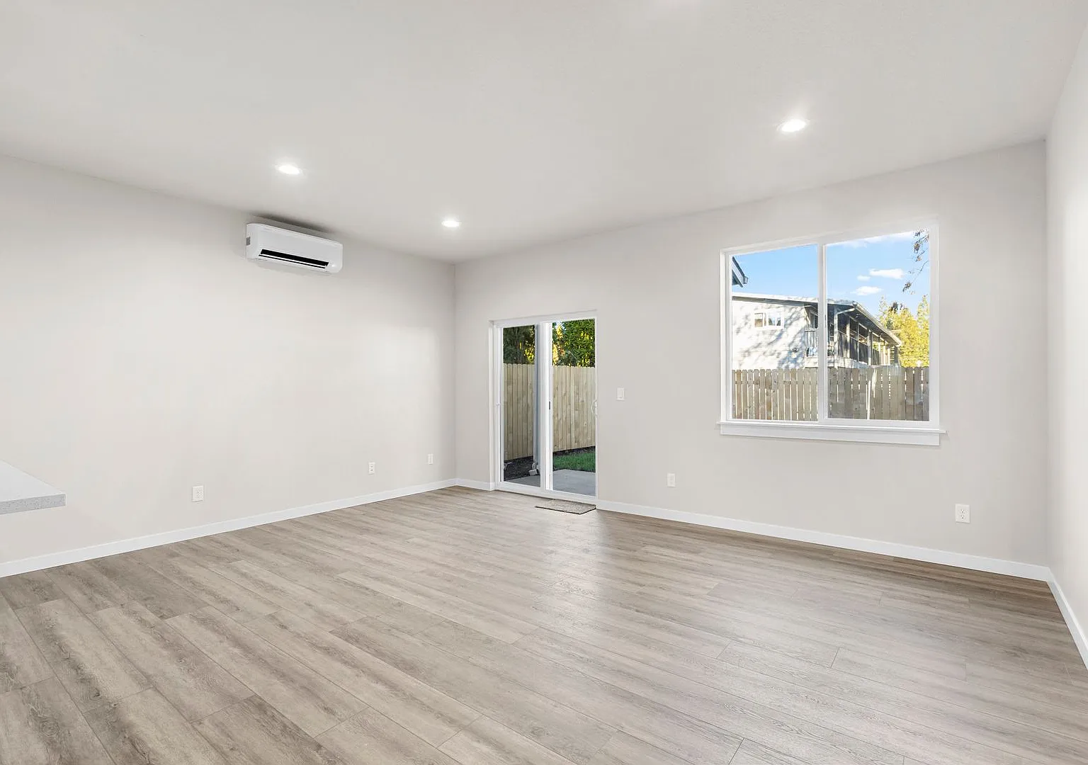 Brand New 3 Bedroom 2.5 bath Triplexes — Photo 3
