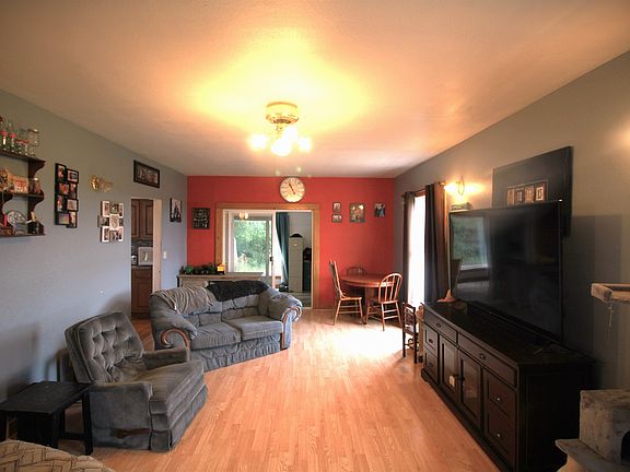 4th image of 1562 220th St