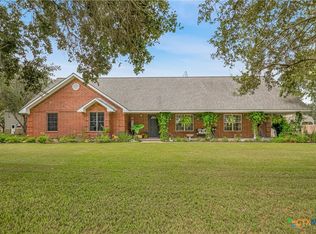 126 Lakeview Dr, Victoria, TX 77905