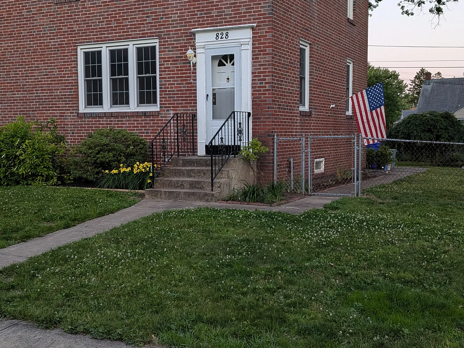 3 bed, 1400 sqft, $2,200 — Photo 2