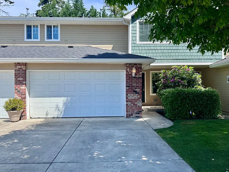 8007 NE 38th Ave — Photo 1