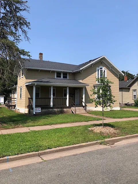 3 bed, 800 sqft, $900 — Photo 1