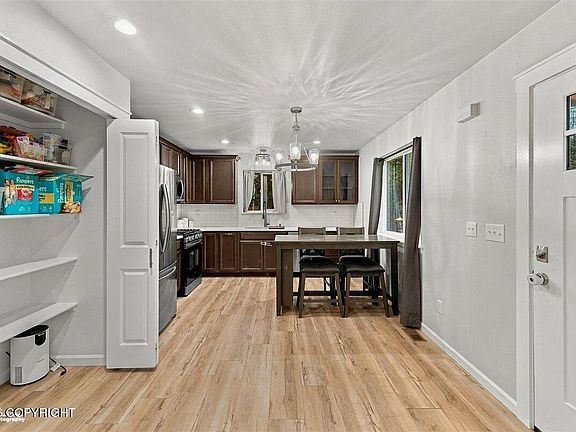 4th image of 2841 N Castle Dr