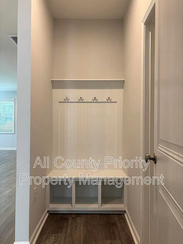 3 bed, 2.0 bath, 1676 sqft, $1,950 — Photo 3