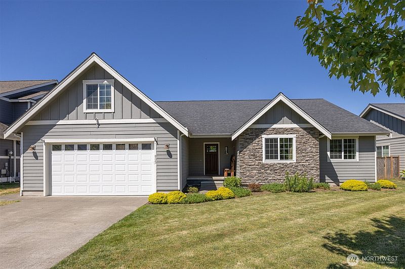 2nd image of 803 Mapleridge Drive