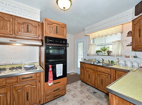 3rd image of 10808 Robinhood St