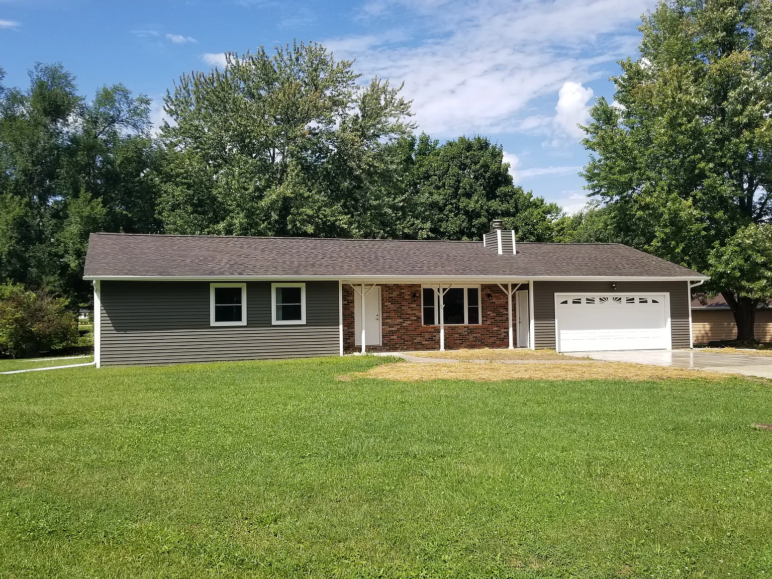315 Whispering Oaks Dr photo 1