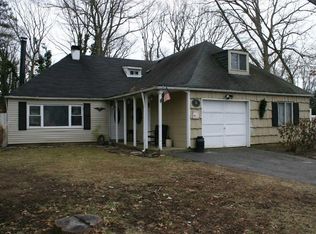 33 S Bedford Ave, Islandia, NY 11749