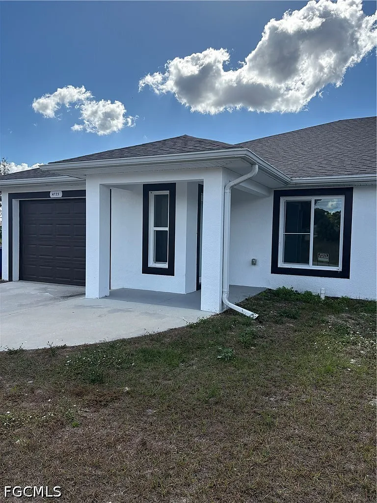 3 bed, 2.0 bath, 2376 sqft, $2,000 — Photo 1