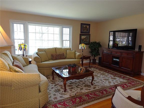4th image of 131 Park Way