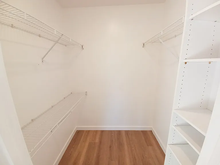Parkhill Apartments — Photo 19