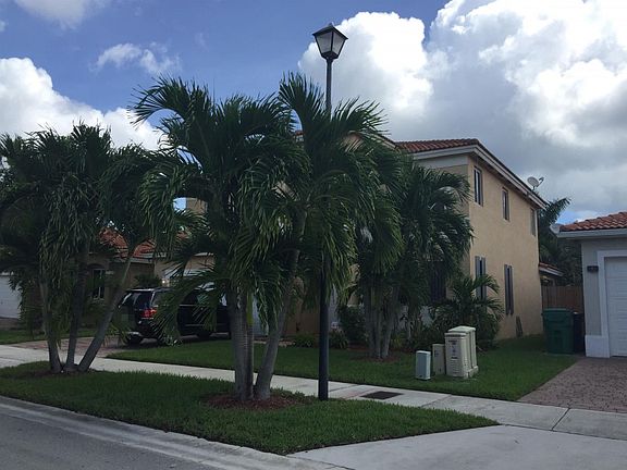 4th image of 20865 SW 92nd Ct