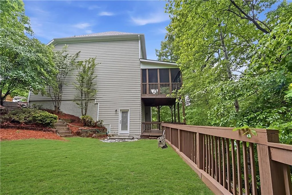 6 bed, 5.0 bath, 4100 sqft, $4,000 — Photo 2