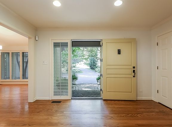 4th image of 215 Norwich Ct