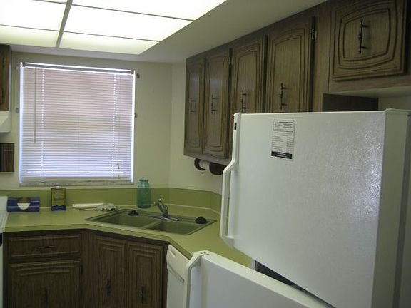 KITCHEN HAS UPGRADED APPLIANCES