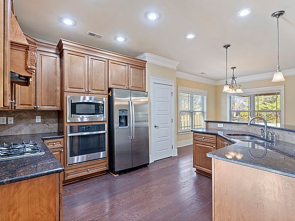 3rd image of 15 Nandina Ln SW