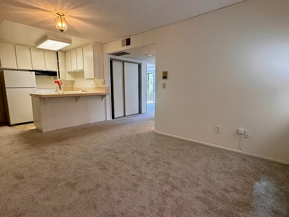 201 S Normandie Ave #101