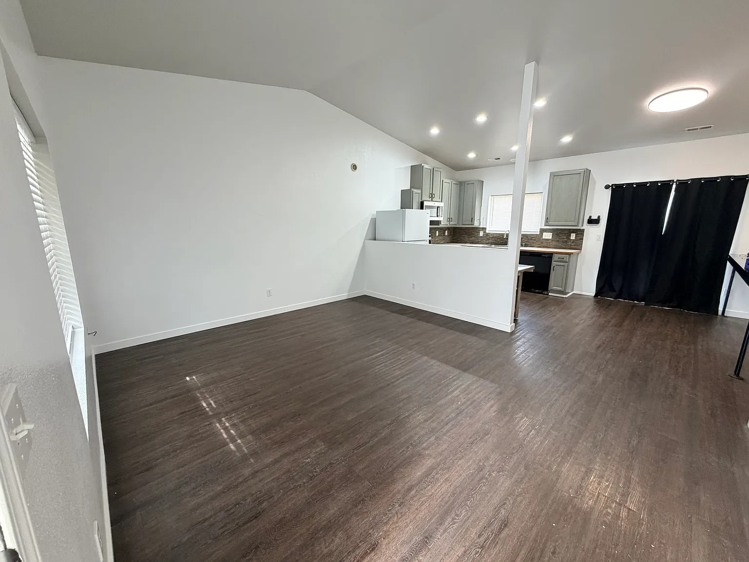 3 bed, 1100 sqft, $2,395 — Photo 4