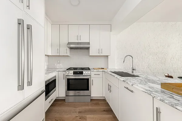 Rented by Douglas Elliman | media 14