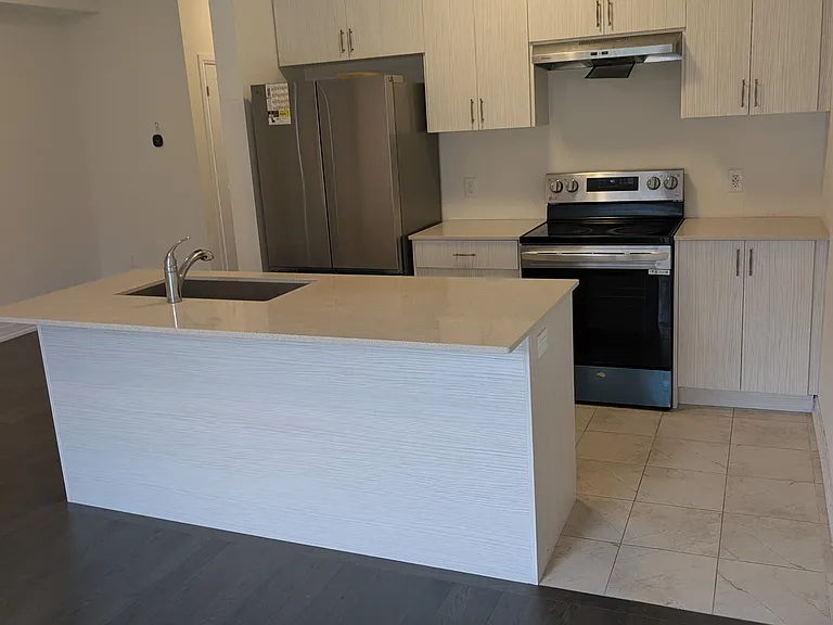15 Blacklock St E #3 — Photo 5