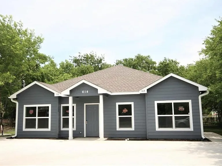 614 Railroad Ave #100 — Photo 1