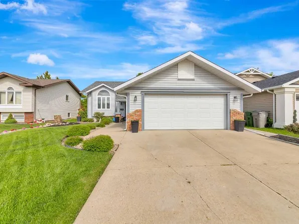 2307 W 52b Ave, Lloydminster, AB T9V 2R3