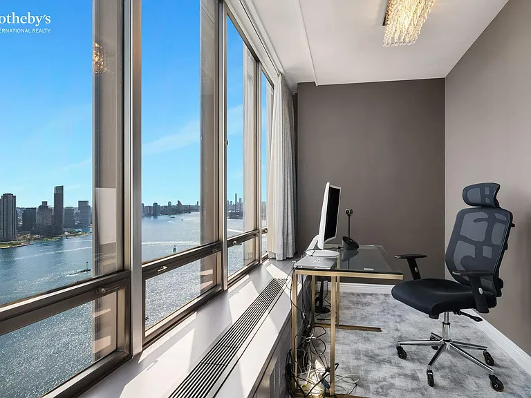 860 United Nations Plz #Penthouse 37/38b — Photo 12