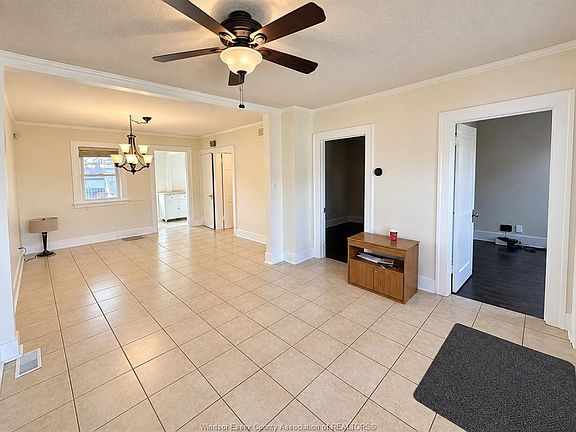 5th image of 1057 Ellis St E