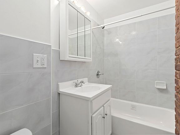 3rd image of 343 E 66th St APT 11
