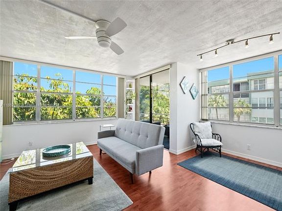 4th image of 2771 Taft St APT 303