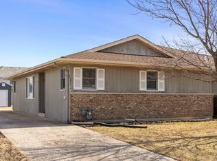 2514 Live Oak Dr, Crest Hill, IL 60403