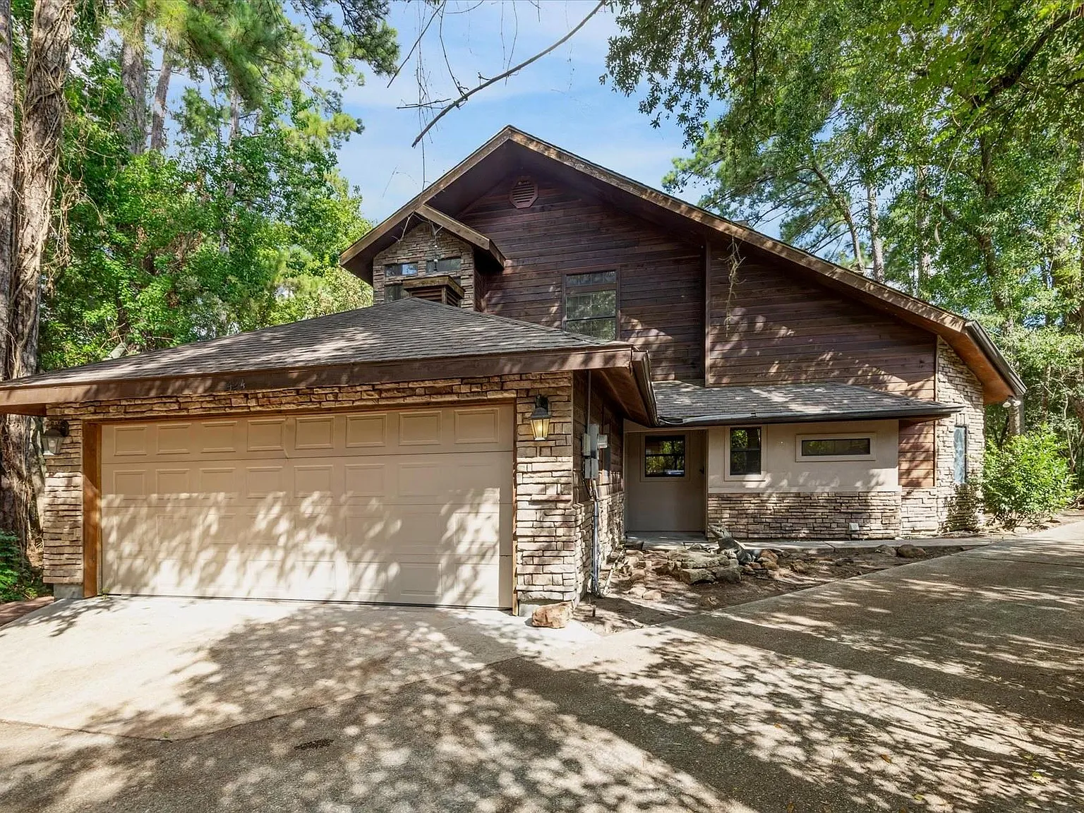 4 bed, 3.0 bath, 2772 sqft, $2,850 — Photo 2