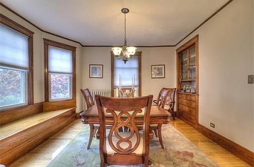 5th image of 33 Fernwood Ave