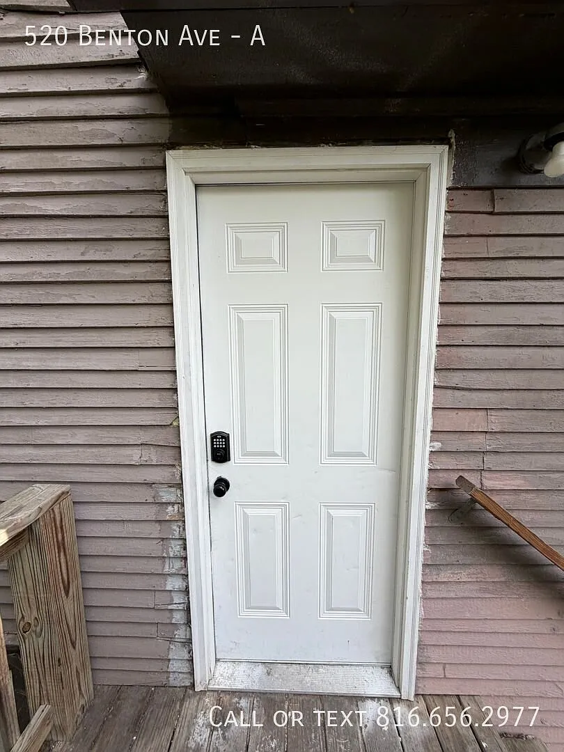 Spacious 3BR Upper Duplex Home in Excelsior Springs — Photo 1