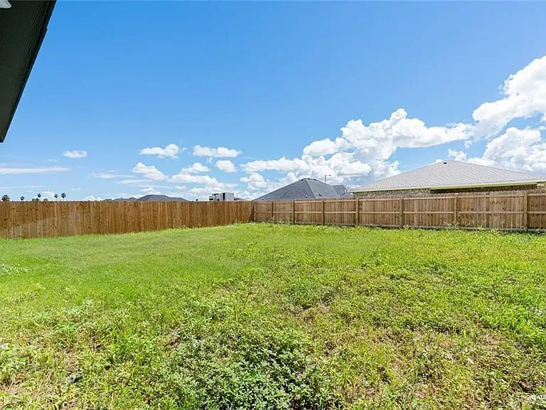 529 Country Club Dr — Photo 15