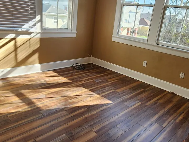 2423 Franklin Ave — Photo 14