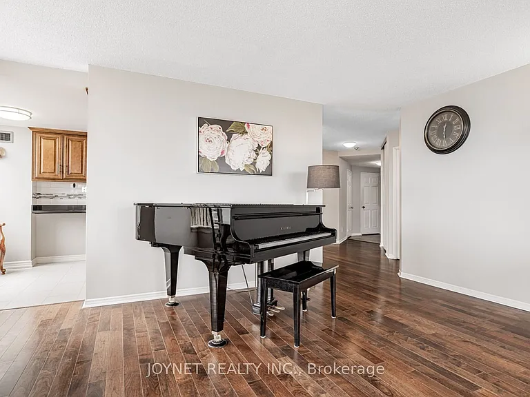 7 Bishop Ave #2205 — Photo 18